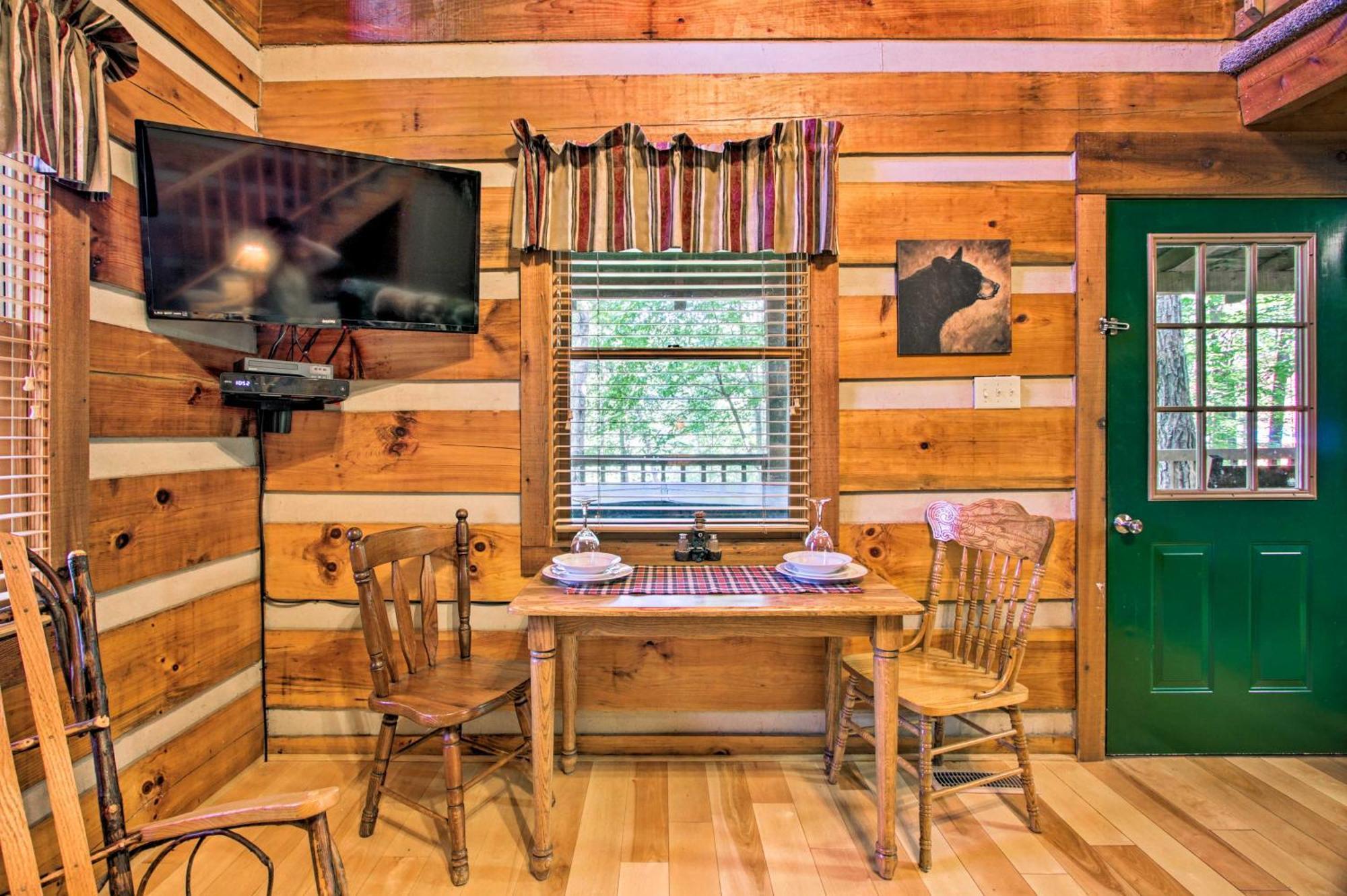 Secluded Forest Cabin, 4 Mi To Downtown Casa vacanze *