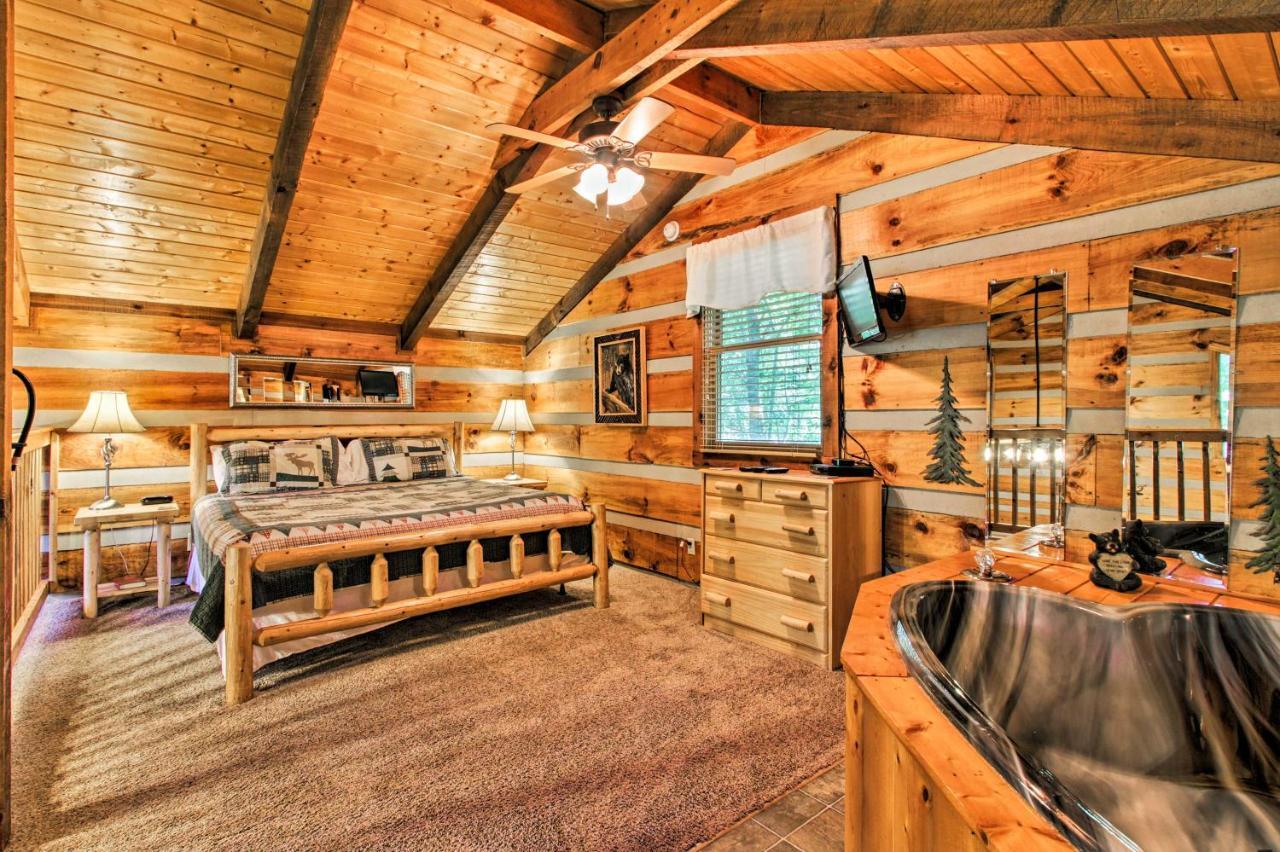 Casa vacanze Secluded Forest Cabin, 4 Mi To Downtown Gatlinburg
